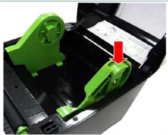 TSC DA210 - Installer l'adaptateur pour le mandrin papier 1,5" (option) - 1