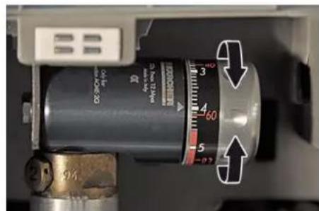 Kärcher WPD 200 Advanced - Colocar la botella de CO_2 de 425 g - 2