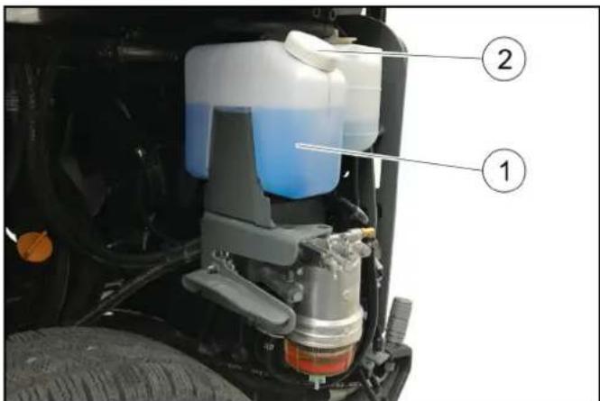 Kärcher MC 130 Adv - Llenado del recipiente de agua del limpiaparabrisas - 1
