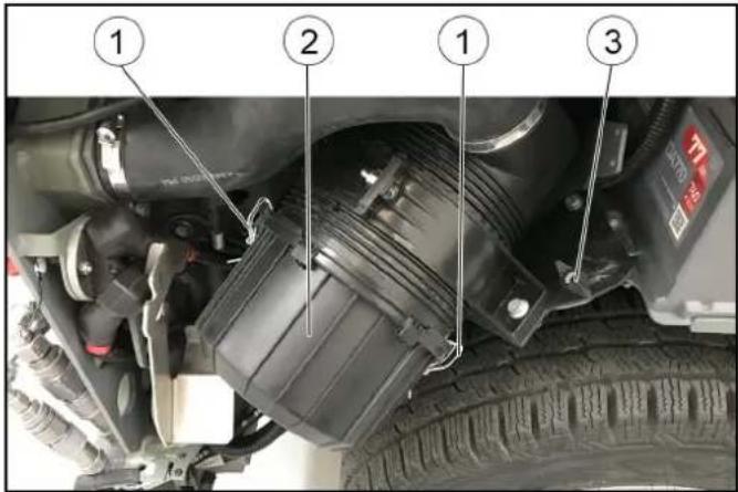 Kärcher MC 130 Adv - Cleaning/replacing air filters - 1
