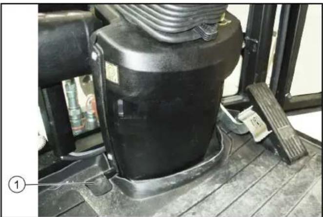 Kärcher MC 130 Adv - Brush contact pressure pedal - 1