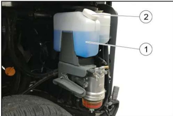 Kärcher MC 130 Adv - Remplissage du réservoir d'eau de lavage - 1