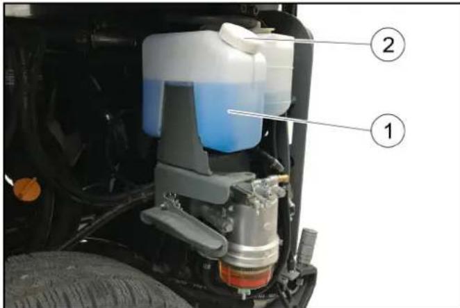 Kärcher MC 130 Adv - Filling the wiping water container - 1