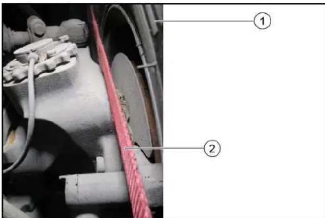 Kärcher MC 250 STAGE V - Colocar a cinta de fixação padrão na roda traseira - 1