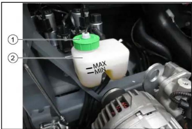 Kärcher MC 250 STAGE V - Compruebe el nivel de liquido de frenos en el deposito - 1