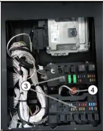 Kärcher MC 250 STAGE V - 10.9.1Fusibles en el espacio para el conductor - 2