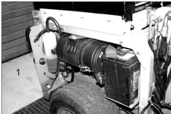 Kärcher MC 50 Advanced Comfort - Kühlmittelstand prüfen - 1
