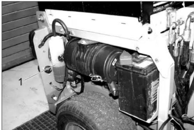 Kärcher MC 50 Advanced Comfort - Check coolant level - 1
