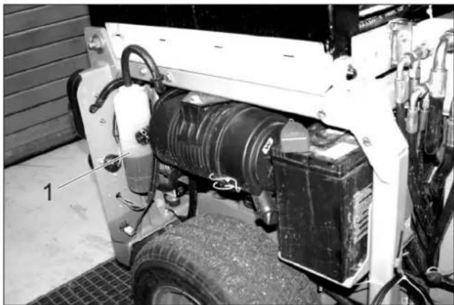 Kärcher MC 50 Advanced Comfort - Controlar o nível do líquido de refrigeração - 1