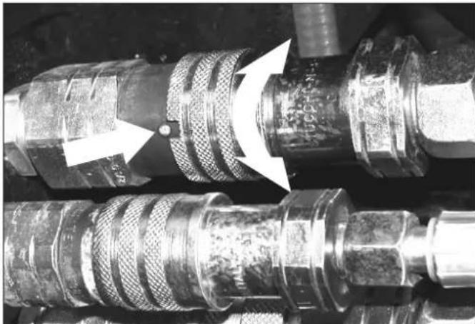 Kärcher MC 50 Advanced Comfort - Disconnecting the hydraulic couplings CAUTION - 1