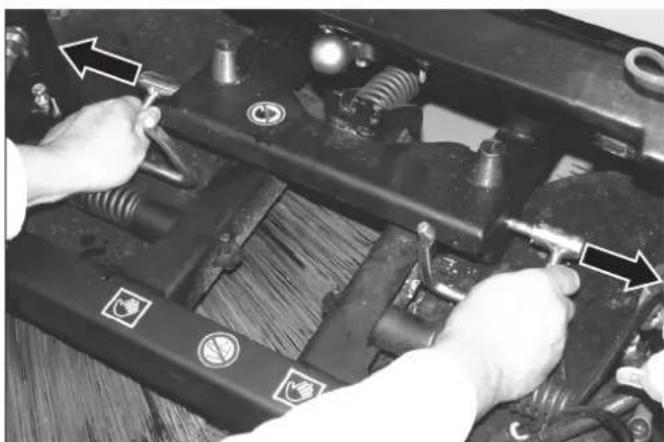 Kärcher MC 50 Advanced Comfort - Extraer el motor de barrido (para escobas mecánicas) - 3