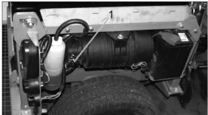 Kärcher MC 50 Advanced Comfort - Check the air filter - 1