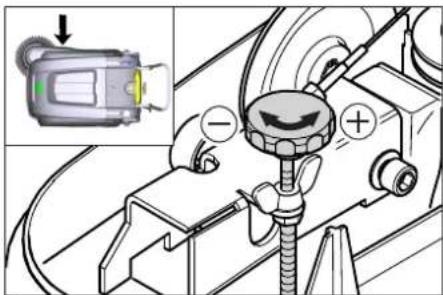 Kärcher KM 7540 W Bp - Отрегулировать опускание боковой щетки. - 1