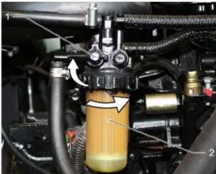 Kärcher KM 120250 R D Classic - Remplacer le filtre à carburant - 2