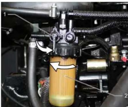 Kärcher KM 120250 R D Classic - Remplacer le filtre à carburant - 1