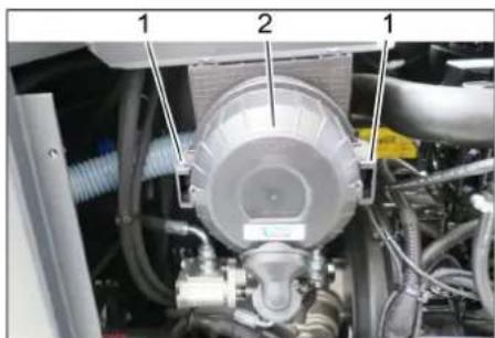 Kärcher KM 120250 R D Classic - Kontroll/utskiftning av luftfilter - 1