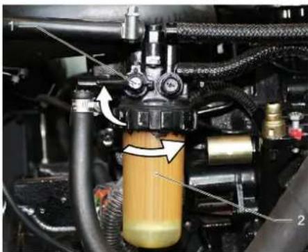 Kärcher KM 120250 R D Classic - Degalu filtro keitimas - 2
