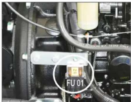 Kärcher KM 120250 R D Classic - Replacing fuses - 2