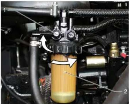 Kärcher KM 120250 R D Classic - Schimbarea filtrului de combustibil - 2