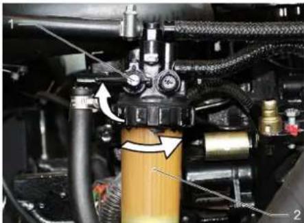 Kärcher KM 130300 R D Classic - 更换燃油过滤器 - 2