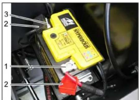 Kärcher KM 130300 R D Classic - Installera och ansluta batteriet - 1