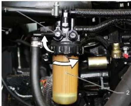 Kärcher KM 130300 R D Classic - Yakit filtresinin degistirilmesi - 2