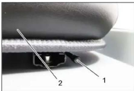 Kärcher KM 130300 R D Classic - Adjusting driver's seat - 1