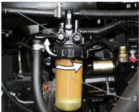 Kärcher KM 150500 R D Classic - Yakit filtresinin degistirilmesi - 2