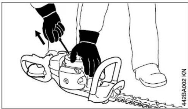 STIHL HS 82 R - Lancement du moteur - 1