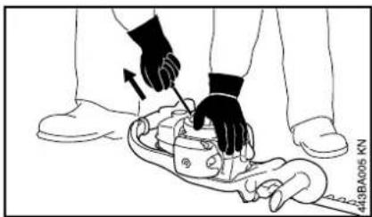 STIHL HS 87 R - Mise en route / arrêt du moteur - 4