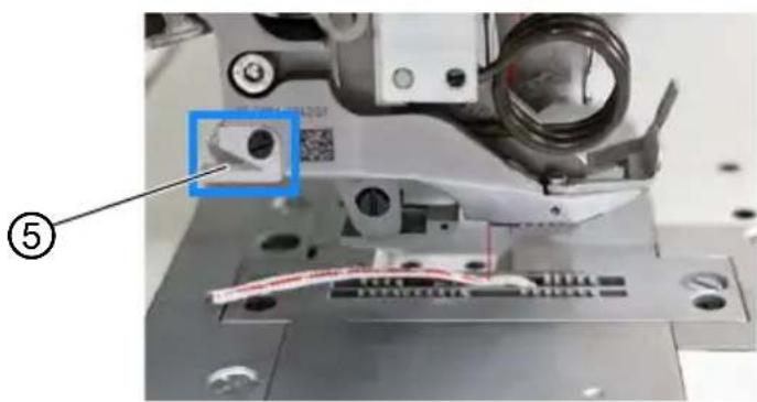 Dürkopp Adler 5501233 - Pendant la couture - 4