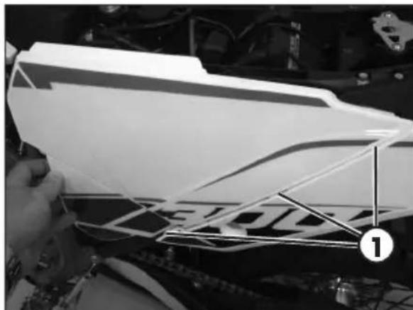 Beta RR 2T 250 (2016) - DÉMONTAGE ET REMONTAGE CARÉNAGE FILTRÉ À AIR - 1