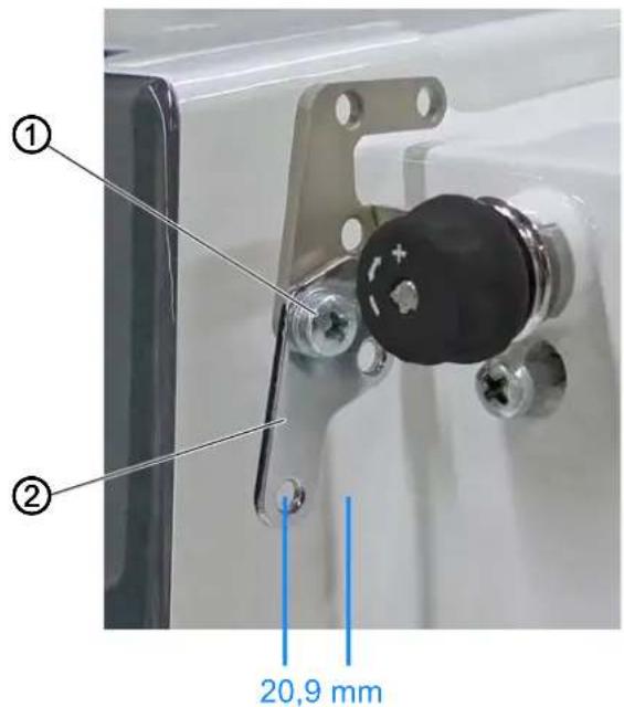 Dürkopp Adler D868 - Régler le guide-fil de canette - 1