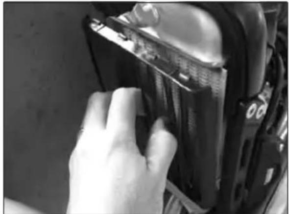 Beta Evo 2T 300 (2019) - RIMOZIONE E MONTAGGIO FILTRO ARIA - 1