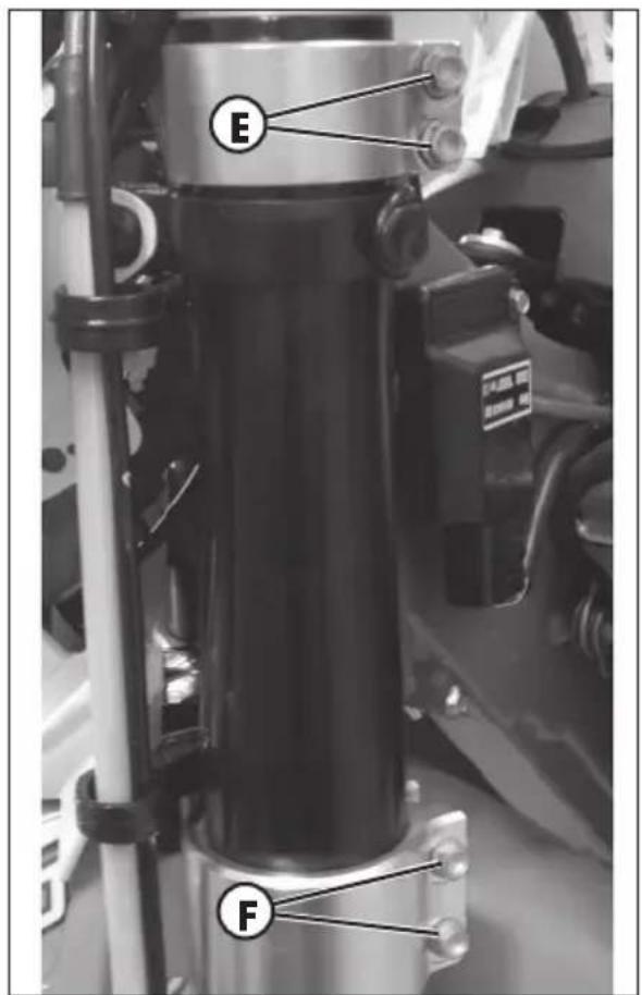 Beta RR 4T 350 (2012) - CONTROLE DU NIVEAU DE L'HUILE DE L'EMBRAYAGE HYDRAULIQUE - 4