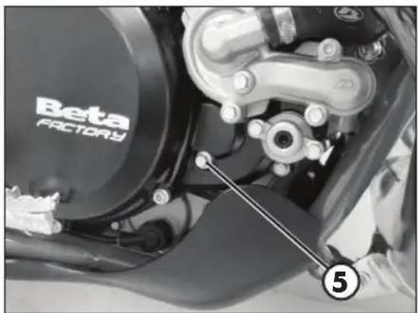 Beta RR 2T 250 (2015) - CHANGING THE GEAR AND CluTCH Oil - 3
