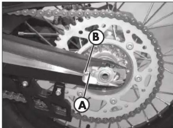 Beta RR 2T 250 (2015) - TENSIONING THE CHAIN - 3