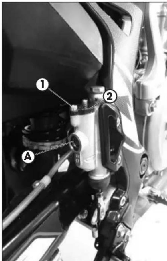 Beta Evo 4T 250 (2016) - REMISSIAGE NIVEAU LIQUIDE DU FREIN ARRIÈRE - 1