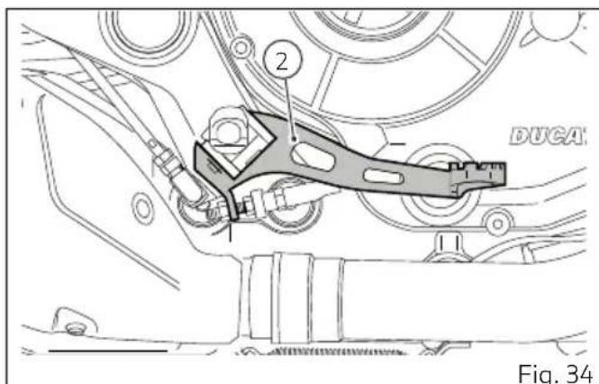 DUCATI Monster 797 (2021) - Réglage de la position du sélecteur de vitesse et de la pédale de freinarrêté - 2
