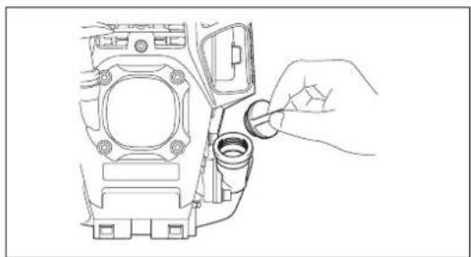 DOLMAR MS248.4C - Punkt 1 beim Ölwechsel: „Ölstandsanzeiger“ - 3