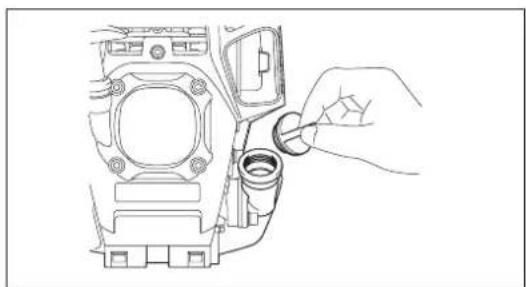 DOLMAR MS248.4C - Punto 1 de la sustitución de aceite: "Varilla indicadora de nivel de aceite" - 2