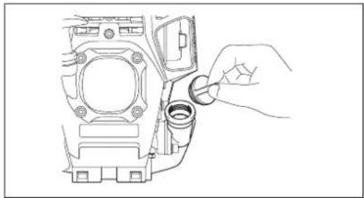 DOLMAR MS248.4C - Tip 1 bij het verversen van de olie: "Oliepeilstok" - 3