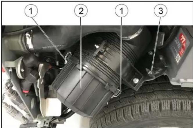 Kärcher MC 130 Plus - Cleaning/replacing air filters - 1