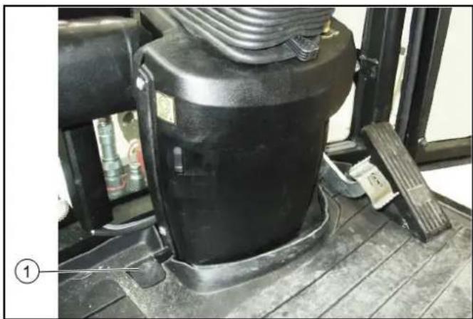Kärcher MC 130 Plus - Pedal de pressão de contacto da vassoura - 1