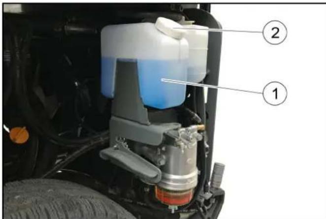 Kärcher MC 130 Plus - Encher o recipiente de agua de limpeza - 1