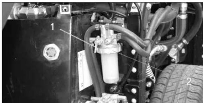 Kärcher MIC 26C Advanced Comfort - Sostituire il filtro del carburante - 1