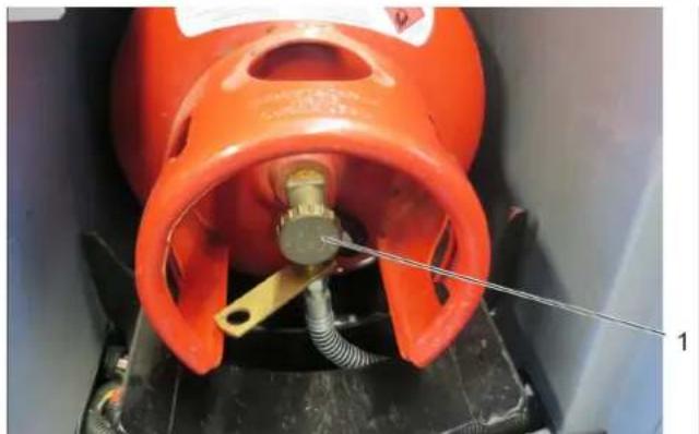 Kärcher B 300 R I LPG - Opening the gas supply (gas engine) - 1