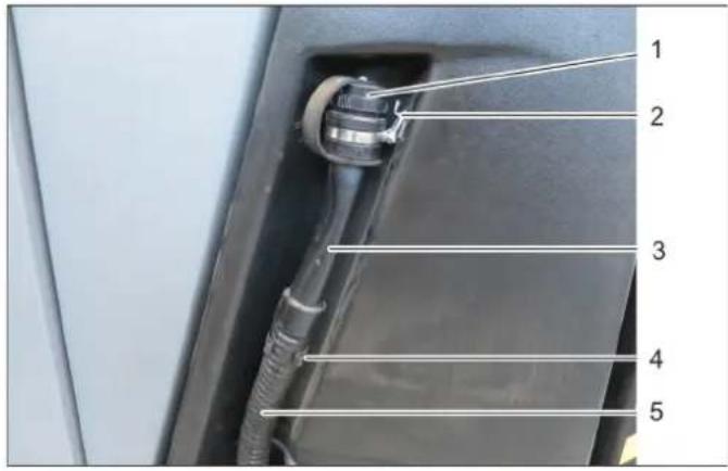 Kärcher B 300 R I D - Vidange du réservoir d'eau propre - 1