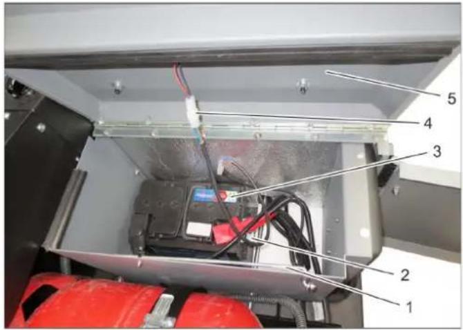 Kärcher B 300 R I D - Montar e conectar a bateria - 1