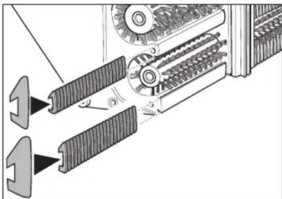 Kärcher BR 4735 Esc - Replacing the combs - 1